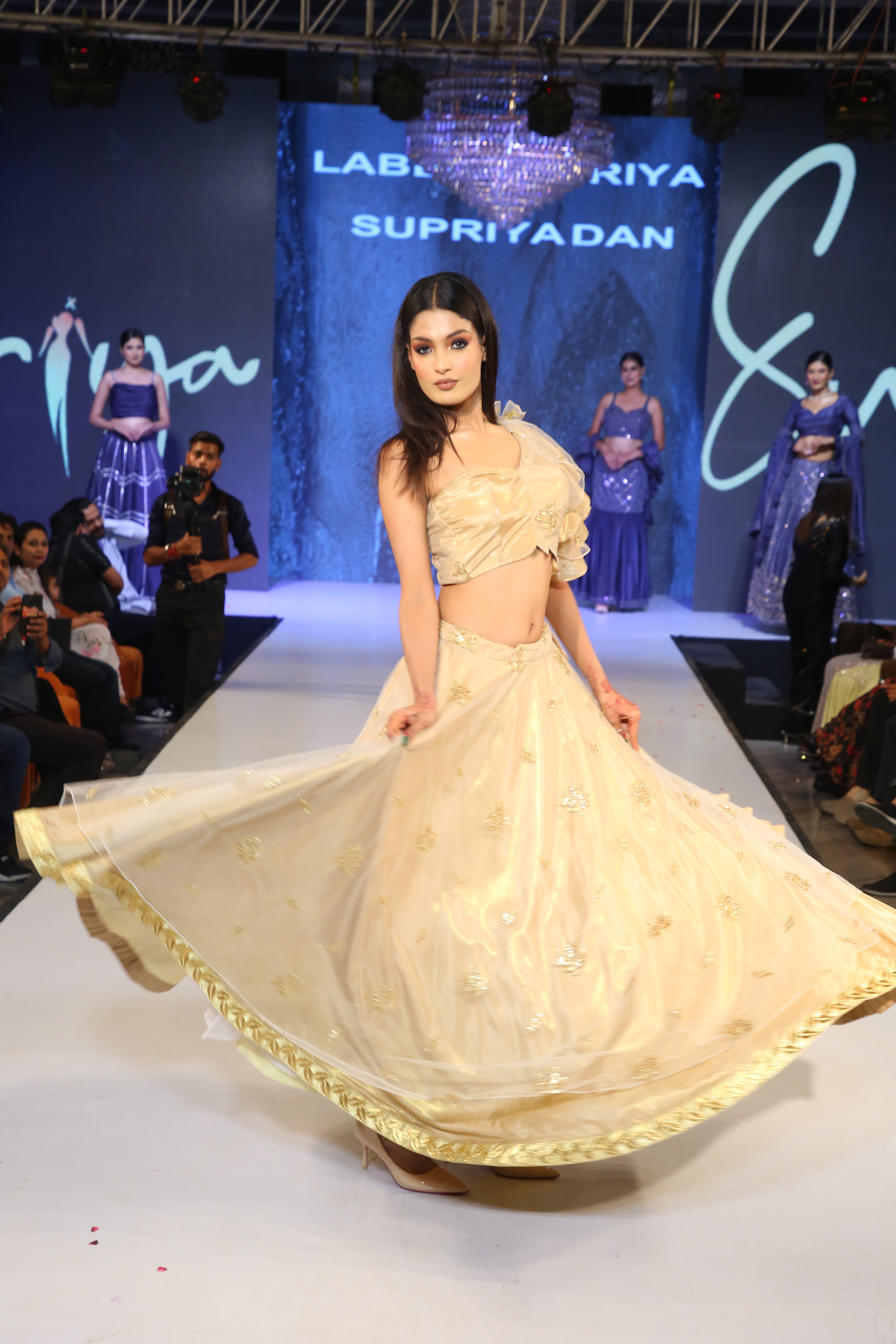 GOLDEN GLIMMER LEHENGA